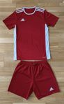 Rött-vitt Adidas-set strl M