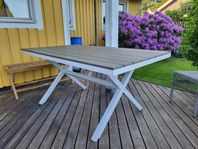 Bord och två stolar, utemöbler 