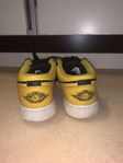Nike (Air Jordan 1s) 