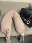 Bbhugme Gravid- och Amningskudde (Dusty Pink)