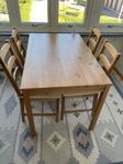 Köksbord i furu + 4 stolar  IKEA