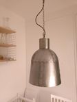 Lampa industriell stil