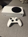 Xbox series S med kontroll och headset