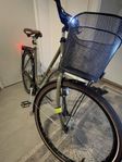 Damcykel ”Skeppshult” 28 tum,  Generator lampa fram