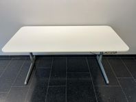 Elektriskt höj och sänkbart skrivbord Ahrend
