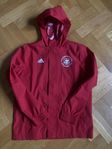 Röd Adidas regn- och vind jacka