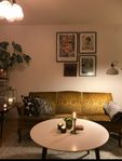 3-sits soffa i gul sammet, vackert medalongmönster