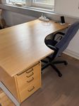 Ikea, Galant. Elektriskt höj och sänkbart skrivbord.
