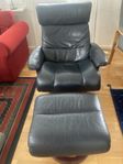 Fåtölj Ekornes Stressless med fotpall.
