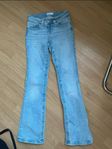 Ljusblå jeans med fickor Gina tricot