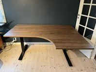 Höj- och sänkbart skrivbord
