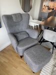 fåtölj med fotstöd
