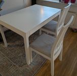 IKEA Ekedalen bord och fyra stolar