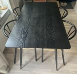 matbord och stolar 