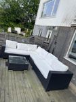 Loungegrupp och dynlåda i rotting 