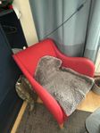 fåtölj 2 st  med röd färg 