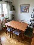 Matgrupp i teak med 8 stolar