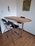 Barbord med stolar