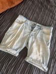 Ljusblå jeansshorts med knappar