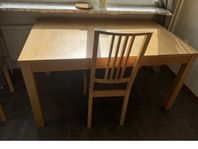 köksbord med två stolar 