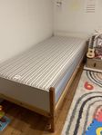 Säng IKEA 90x200 med skummadrass