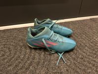 Fotbollsskor, storlek 31