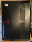 Lenovo Legion y720 bottenlock med skruvar