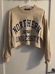2st crop sweatshirt för 100 kr