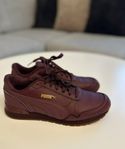 Sneakers (använda 4 gånger) 
