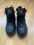 Sparsamt använda Nike Air Force 1 