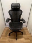 Herman Herman Miller Aeron med headrest – mycket bra skick