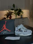 JORDAN 4 glass