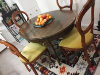 oval bord och stolar 