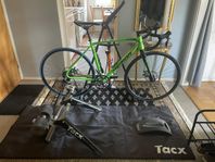 Merida racercykel med Trainer-Tacx och cykeldator-Garmin