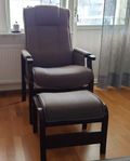 Fåtölj m fotpall - komfort i klassisk stil till halva pris