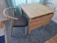 Matbord och 2 stolar