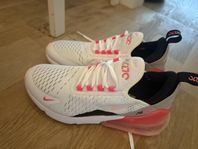 Nike 270