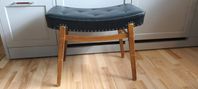 FOTPALL 1950-tal svart konstskinn möbelnit höjd 42, 55x35 
