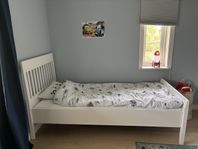 Säng säljes (inkl. stomme, ribbotten, madrass)