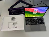MacBook Pro 13'' 2018 |16GB|250GB| med Touch bar. Finskick