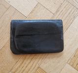 Retro plånbok svart i läder, fem fack. Storlek 17x12 cm.