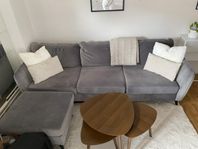 grå samets soffa 