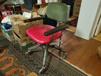 Kontorsstol modell äldre