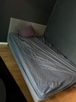 140 säng från Ikea