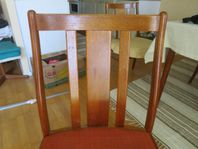 4 stycken stolar från 70-talet. Behöver kläs om. 