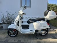 Vespa 300 GTS Super i nyskick (400 mil)