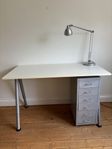 Skrivbord med förvaring
