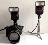 Canon T90 analog kamera med orig 35-105 mm och 2 st blixtar