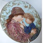 Edna Hibel Plate Nr 4192 B, Sarah och Tess - Mors dag