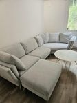 soffa med cozy corner och puff från Mio